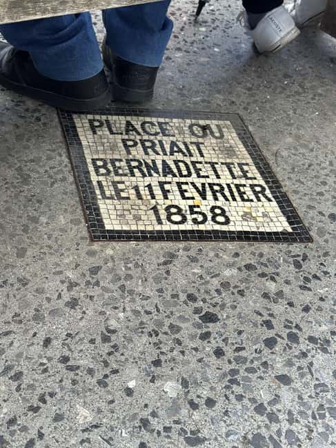 Lourdes Express: Private Guided Tour of the Sanctuaries - The Role of the Guide in Enhancing the Experience