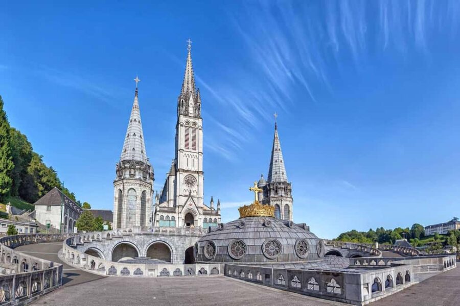 Lourdes: Full Day Private Guided Tour with Castle and Market - Lourdes Market: A Cultural and Culinary Stop