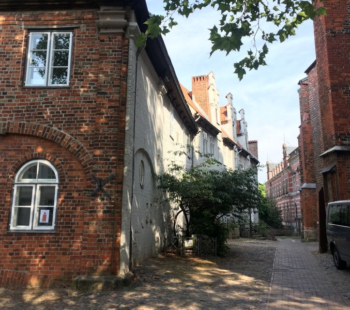 Lübeck: Backyards and Town Houses Private Guided Tour - Starting Point at the Holsten Gate