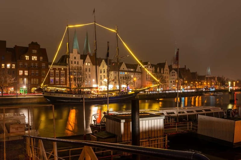 Lübeck: Christmas Market and Historical Walking Tour - Exploring Lübeck’s Christmas Markets