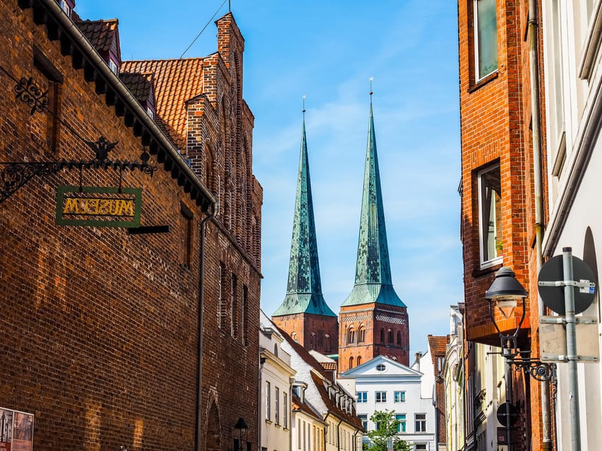 Lübeck: Express Walk with a Local - Meeting at Pinguin Apotheke and the Tour’s Duration