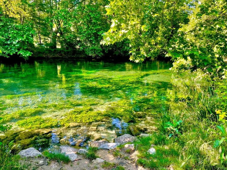 Luberon, Roussillon & Gordes Half-Day Tour from Avignon - Visiting Fontaine de Vaucluse: Provence’s Pristine Spring