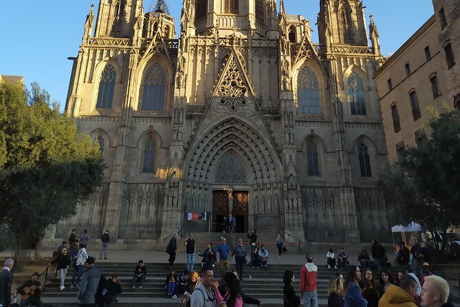 Lucas Hidden Old Barcelona: the Gothic and El Born Tour - Revealing the Oldest Artifacts at MUHBA Temple dAugust