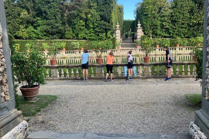 LUCCA E-BIKE -the cycle path and the rinassance villas - Exploring Lucca’s Medieval Walls and City Center