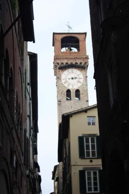 Lucca: join a 'must see' walking tour! (English) - Strolling Along Via Fillungo