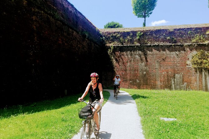 Lucca: self-guided bike tour + picnic in the vineyards - Starting Point at Lucca’s Bike Rental Shop