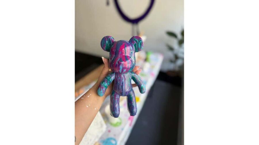 Lucerne: Creative painting workshop for children and families - The Art Vibes Studio in Lucerne: A Modern Creative Space