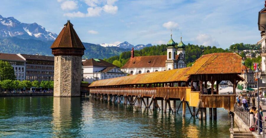 Lucerne Private City Walk and Lake Cruise Half-Day Trip - Discovering the Old Town’s Cobblestone Streets