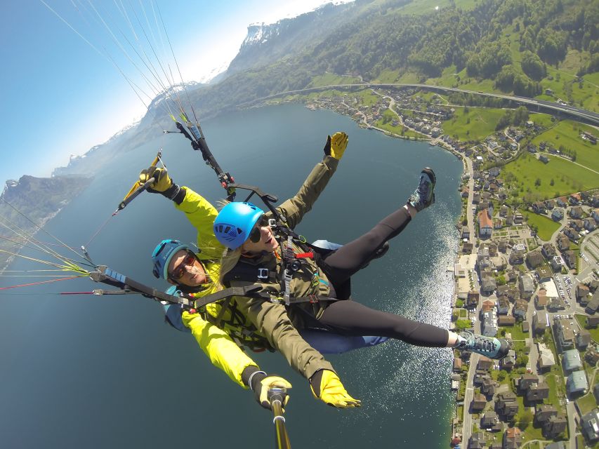 Lucerne: Tandem-Paragliding Flight - The Takeoff from Mountain Niederbauen and Flight Path