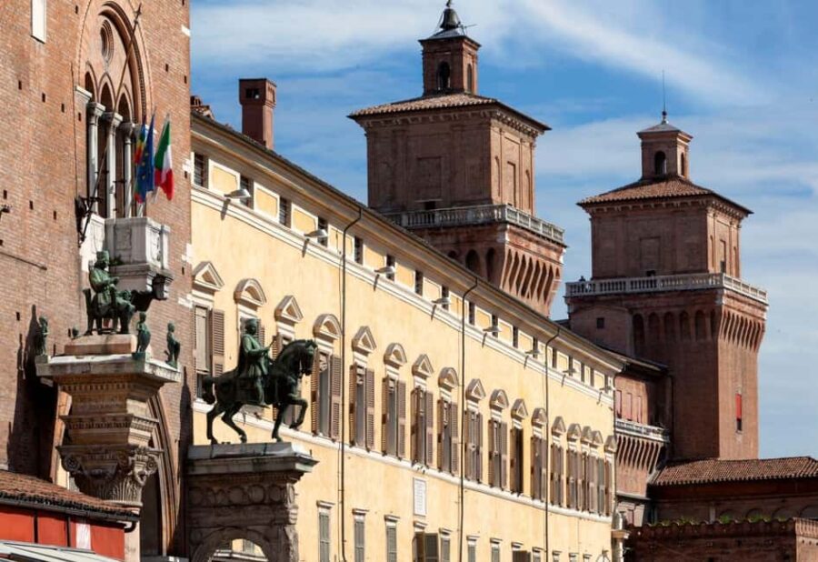 Lucrezia Borgia: Intrighi, Passioni e Potere a Ferrara - Walking Through Ferrara’s Historic Landmarks Connected to Lucrezia Borgia