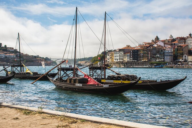 Lunch and Wine Tasting in the Douro Valley Region - Exploring the Douro River aboard a Rabelo Boat