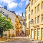 Luxembourg: Express Walk with a Local in 60 minutes - Exploring Luxembourg’s Fortified Old Town