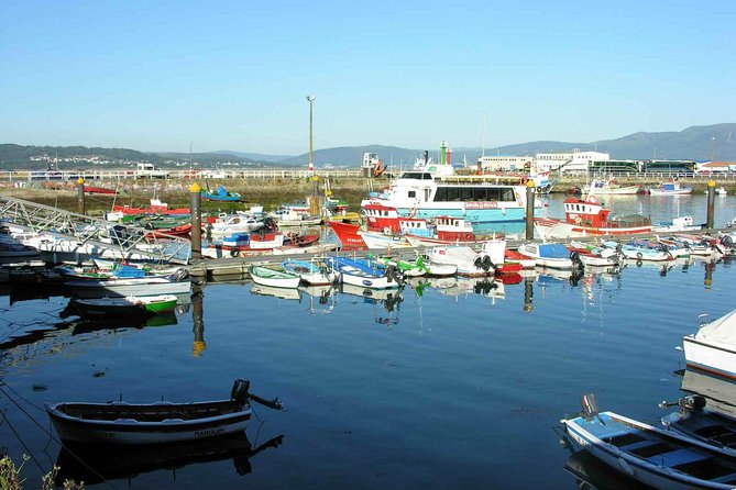 Luxury Finisterre Saint James Way Private Tour - Exploring the Faro de Fisterra: Europes Westernmost Point