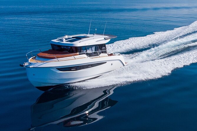 Luxury Private tour on the Kavi 9 Yacht 2025 - Exploring Hvar Islands Southern Shores