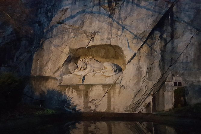Luzern Discovery: Small Group City Walk with Lake Cruise - Exploring Lucerne’s Iconic Landmarks: Chapel Bridge and Water Tower