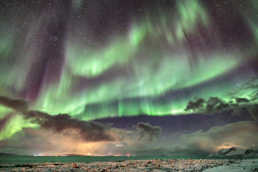 Lyngenalps: Northern Lights Snowmobile Safari - Starting Point at XLyngen Resort and Meeting Arrangements