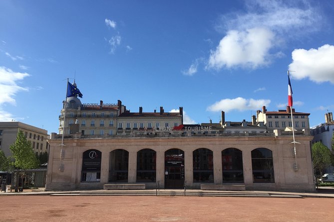Lyon City Card Attractions & Museums Card & Guide with City Map - Navigating Lyon with Unlimited Public Transport