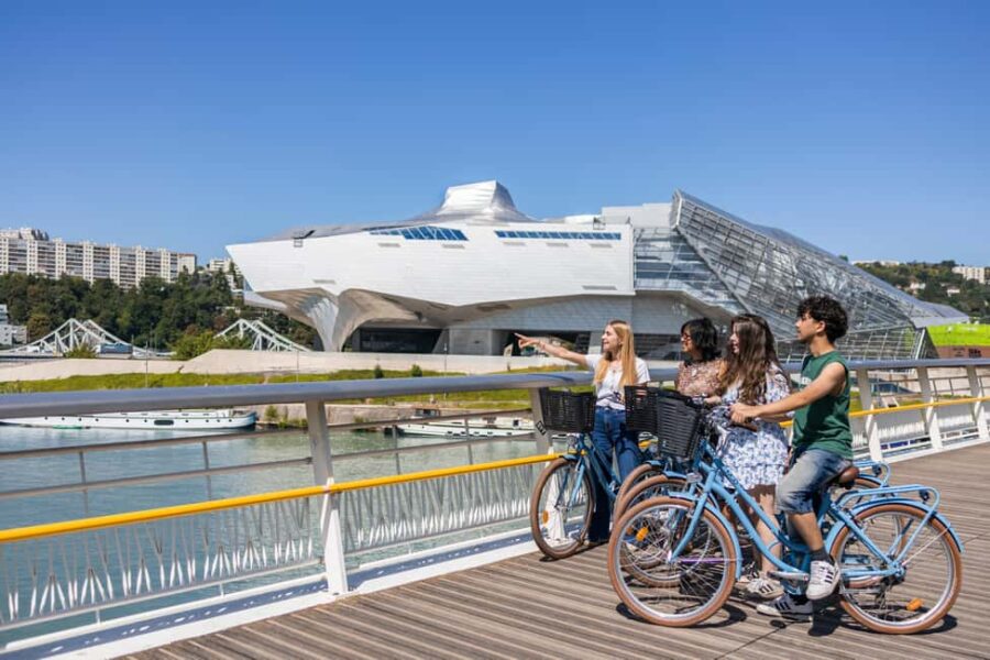 Lyon: city highlights bike tour - Starting at ComhiC for an Easy Bike Rental and Tour Setup