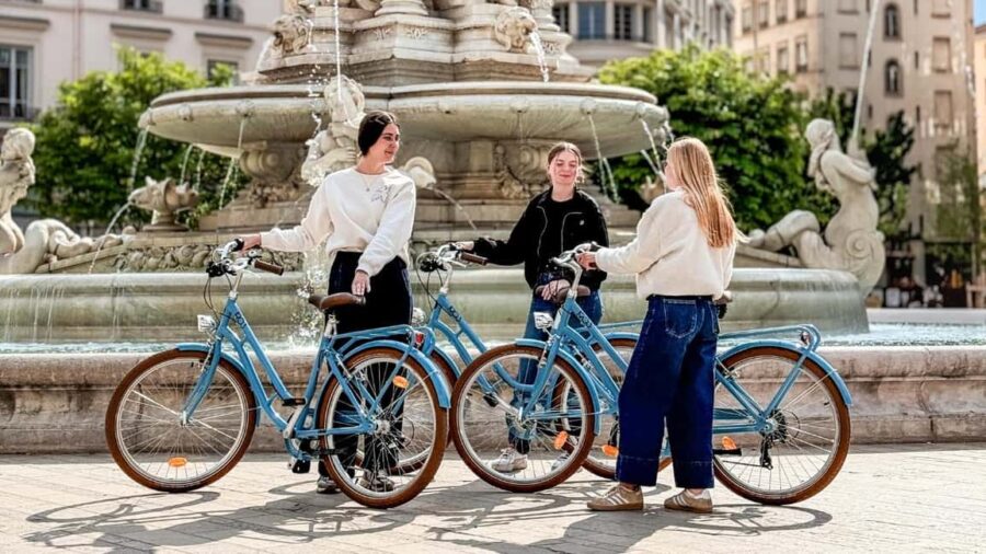 Lyon: discover the best spots on a guided bike tour - Starting at the Historic Heart: Vieux Lyon and Place des Terreaux