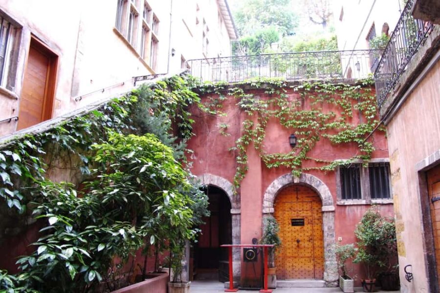 Lyon Old Town Highlights and History Private Walking Tour - Discovering the Hidden Passageways of La Longue Traboule