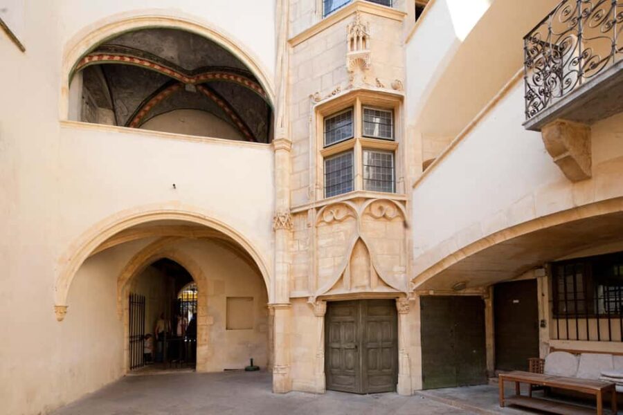 Lyon: Vieux-Lyon and Hidden Renaissance Walking Tour - Discovering the Fusion at Saint-Jean Cathedral