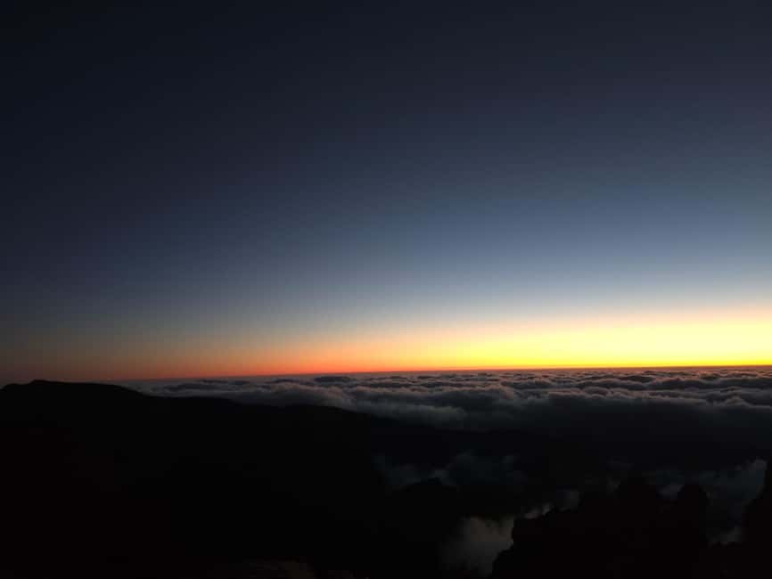 Madeira: Pico do Arieiro Sunrise Tour - Reaching Pico do Arieiro for the Sunrise Experience