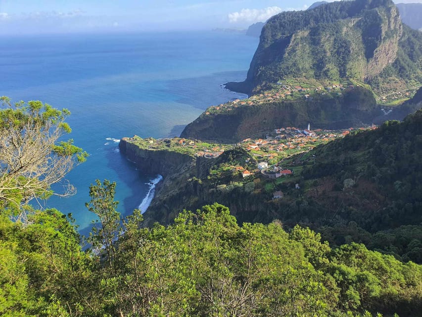 Madeira: Santana; Discover the enchanting East: Duration 7,5h - From Funchal to Pico do Arieiro: Breathtaking Mountain Views