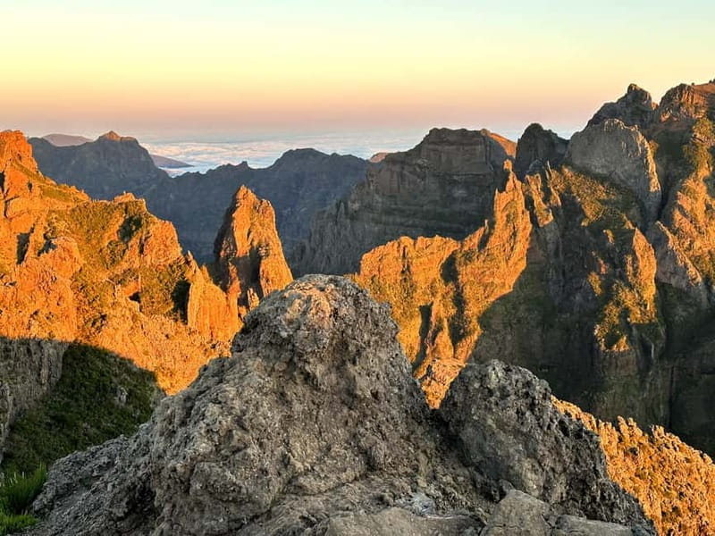Madeira: Sunrise at Pico do Arieiro with short hike on PR1 - From the Lokoloko Shop to Pico do Arieiro for Sunrise
