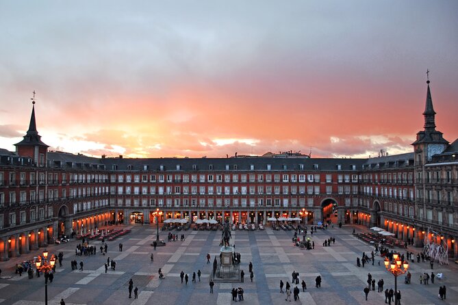 Madrid Best Walking Tour: Old city and Imperial sites - Exploring Madrids Main Squares: Plaza de España and Plaza Mayor
