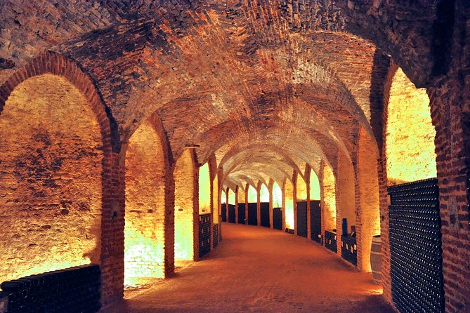 Madrid Countryside Wineries Guided Tour with Wine Tasting - First Stop: Señorio de Val Azul