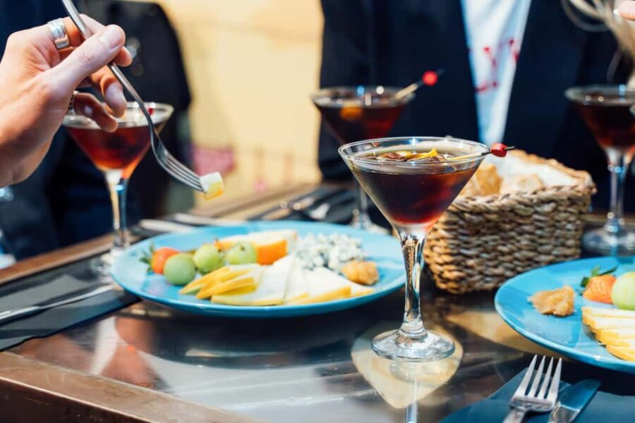 Madrid: Guided Tapas Food Tour with Dinner - Exploring Madrid’s La Latina Neighborhood with a Local Guide