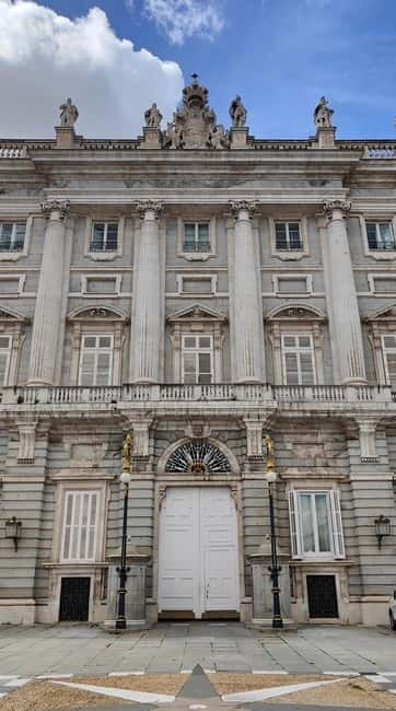 Madrid: Guided tour of the Royal Palace in French - Visiting the Royal Palace of Madrid: What’s Included