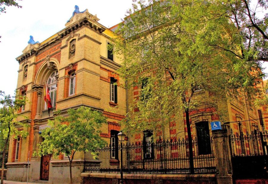 Madrid: Off The Beaten Path Private Walking Tour - Exploring Lesser-Known Neighborhoods and Monuments