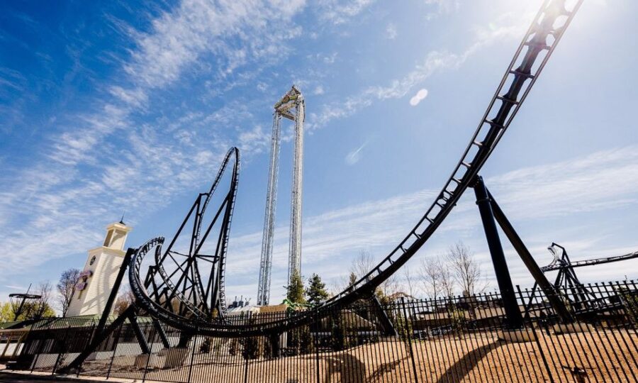 Madrid: Parque Warner Ticket and Roundtrip Transportation - From Madrid to the Hollywood Glamour of Parque Warner