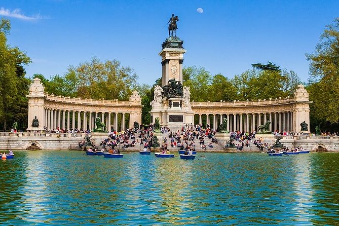 Madrid Private Walking Tour: Very Best of City Center - The Fuente de Cibeles and the Cibeles Square