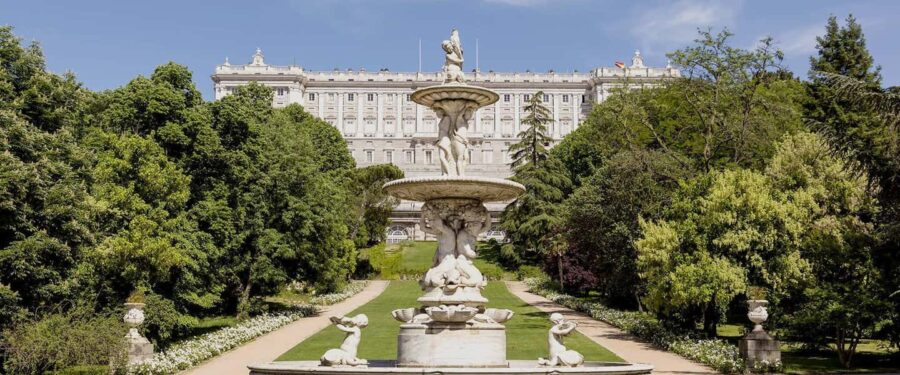 Madrid: Royal Palace Guided Tour with Admission - Starting Point at Metro Opera and Walking to the Royal Palace