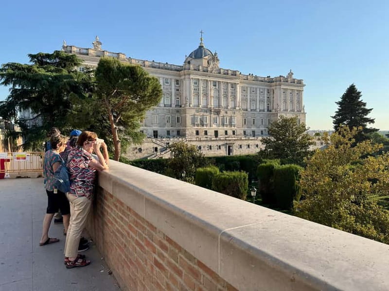 Madrid: Royal Palace Small Group Guided Tour & Wine Tasting - Visiting the Royal Palace of Madrid with Expert Guidance