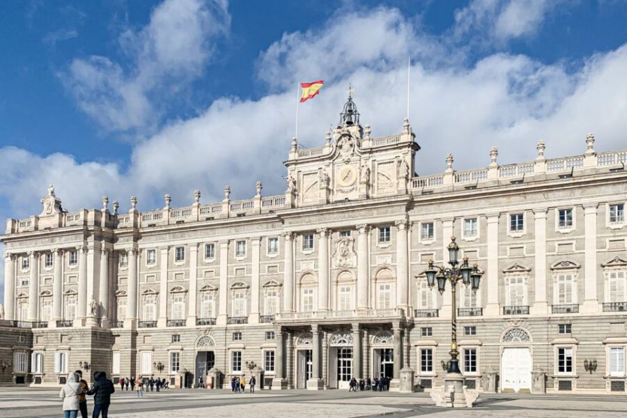 Madrid: Royal Palace Tour, Flamenco Show, & Tapas with Drink - The Flamenco Show at Torres Bermejas: A Passionate Performance