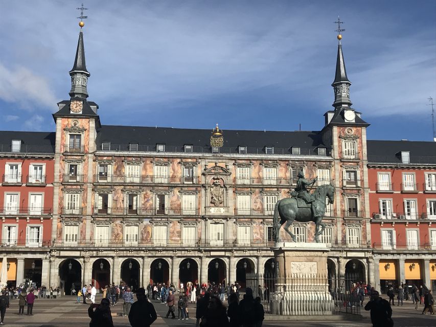 Madrid: Running Sightseeing Tour - Starting Point at the Statue of Carlos III