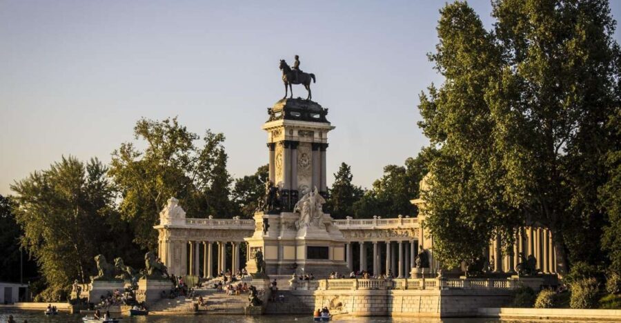 Madrid: Secrets of Retiro Park 2-Hour Walking Tour - Starting Point and Tour Logistics in Madrid’s Retiro Park