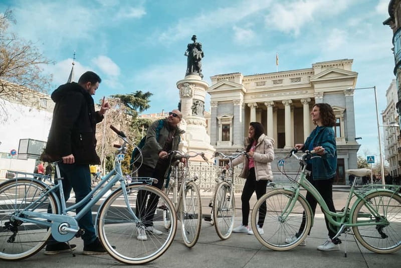 Madrid: Vintage Bike Tour of City Highlights - Small-Group - From the Old Town to the Royal Palace