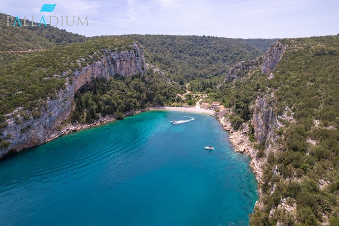 Makarska: 3 Island Speedboat Tour with Little Blue Cave & Lagoon - The Spectacle of Little Blue Cave