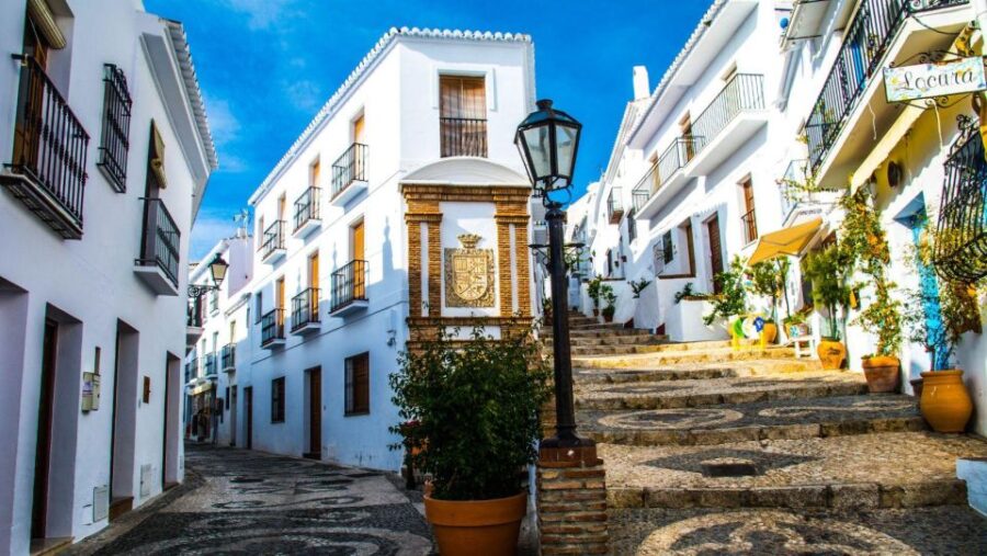 Malaga: Frigiliana & Nerja Tour with Local Product Tastings - Exploring Frigiliana: Whitewashed Streets and Local Crafts