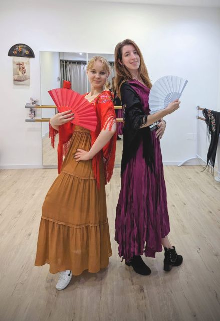 Málaga: Learn to dance flamenco rumba in 45 minutes - Central Málaga Location at Galerias Goya Shopping Center