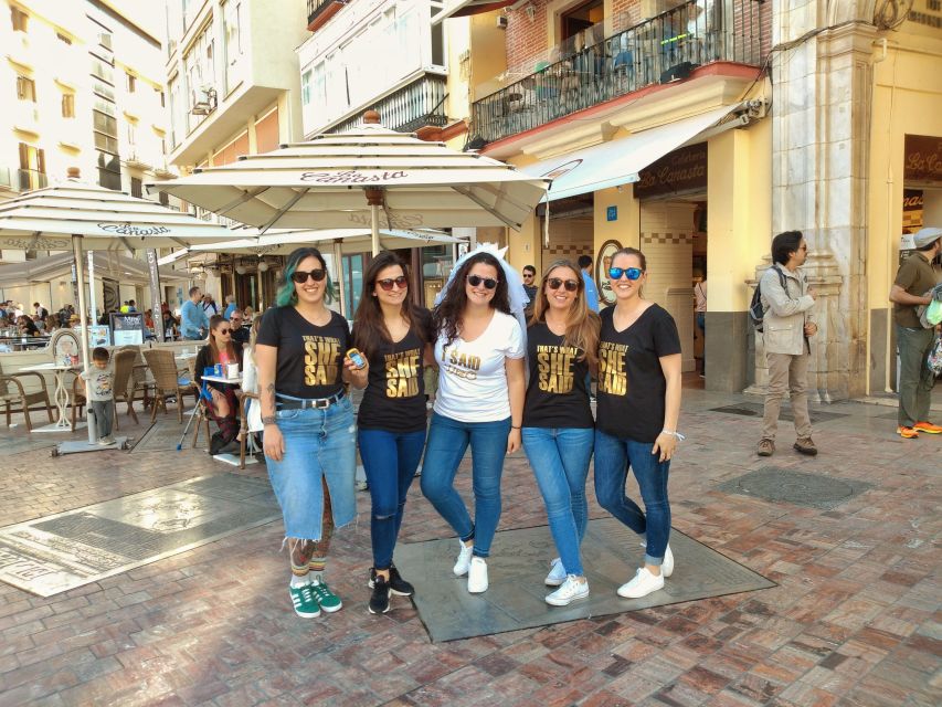 Málaga: Private Sightseeing Treasure Hunt - Starting Point at Fuente de Génova