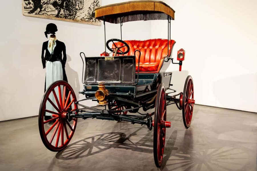 Malaga: Tuk-tuk tour with admission to the Automobile and Fashion Museum. - Gibralfaro Castle and Its Breathtaking Views