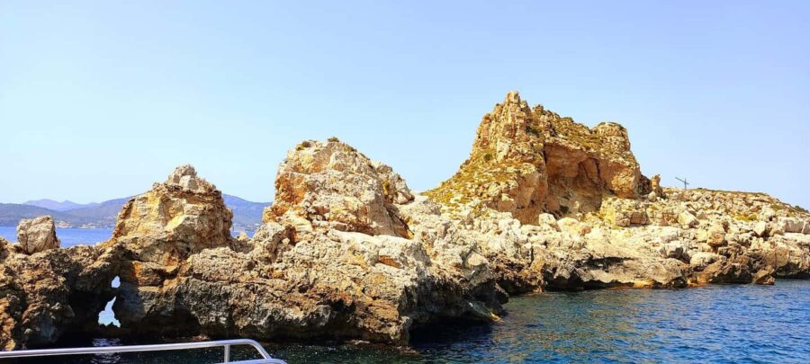 Mallorca: 3.5-Hour Boat Trip with Swimming and Snorkeling - Onboard Bars and Refreshments