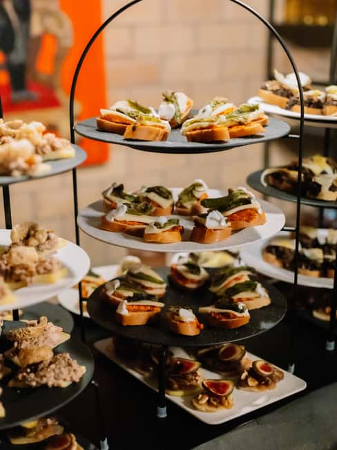 Mallorca Premium Wine Tasting in a Private Art Lounge - The Unique Setting of Aurum Lounge Mallorca