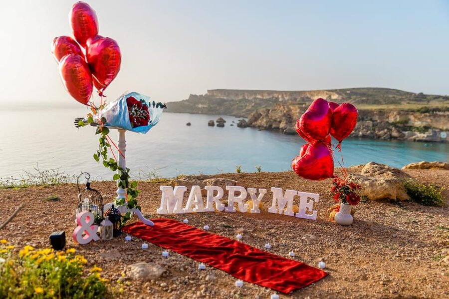 Malta: Marrige Proposal with Scenic Views and Picnic - How the Proposal Setup Creates a Romantic Atmosphere