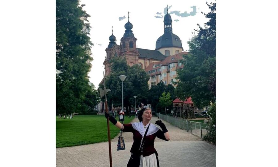 Mannheim: Private Tour - Night Watchman Tour with Marie - Starting at Mannheims Baroque Palace for an Atmosphere of Grandeur